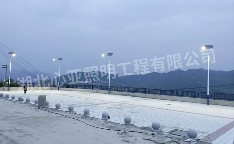 太陽(yáng)能路燈安裝后效果