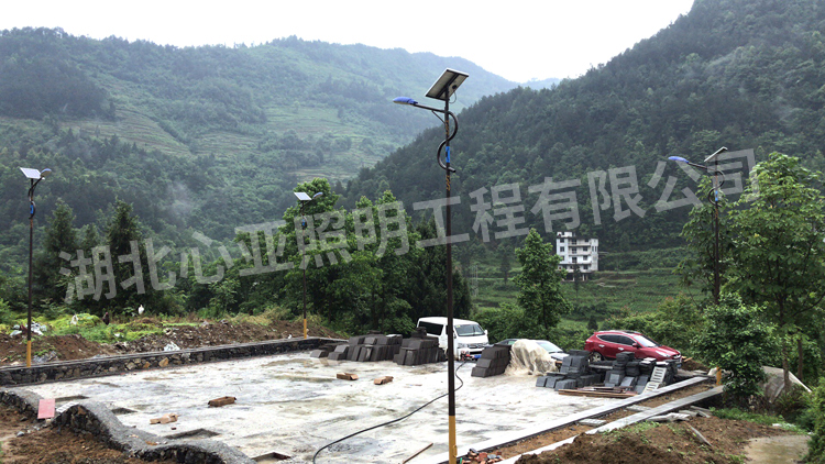 重慶武隆區(qū)后坪鄉(xiāng)中嶺村太陽能路燈照明項(xiàng)目