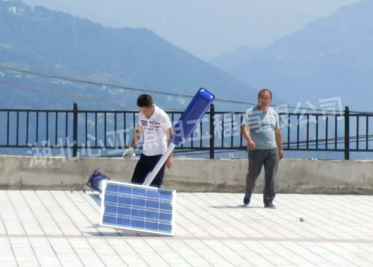 太陽(yáng)能路燈安裝中