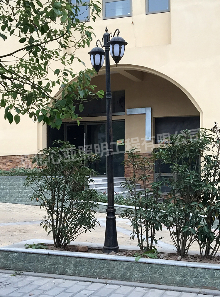 宜昌市夷陵區(qū)玫瑰城雙燈頭歐式庭院燈