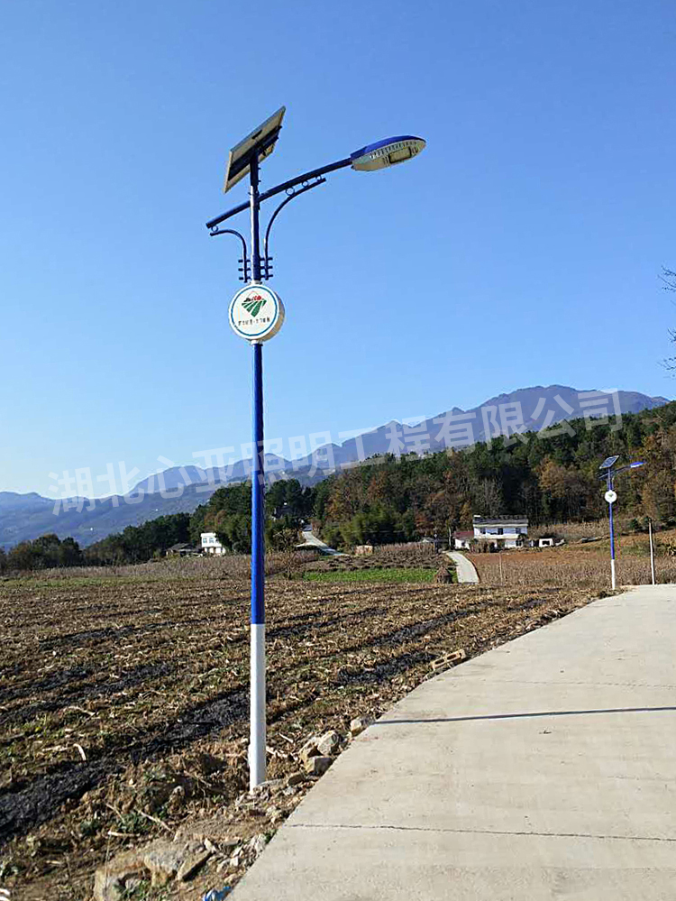 太陽(yáng)能路燈面包燈安裝完成效果