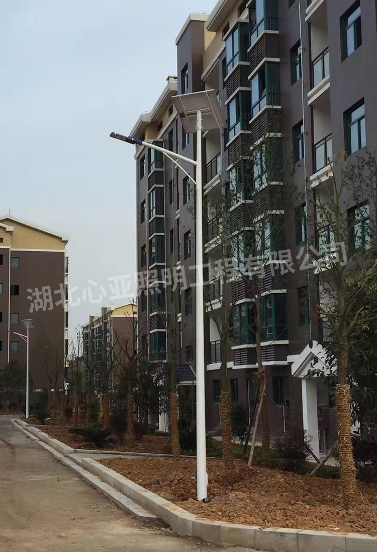 陳埫坪安置小區(qū)太陽能路燈安裝完成效果